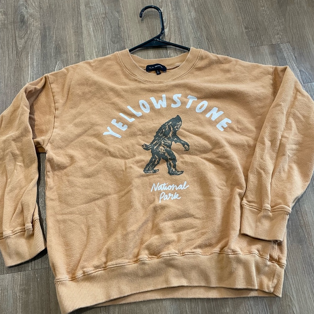 LA HEARTS Yellowstone T-shirt size medium